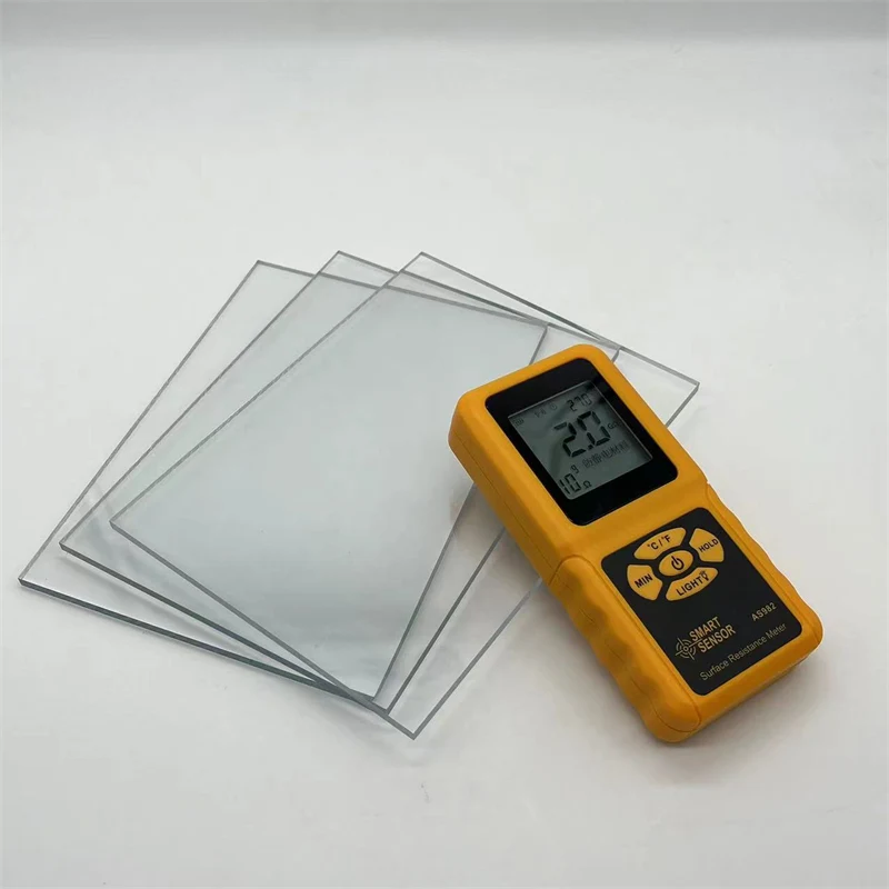Langtidsholdbar antistatisk polycarbonatplade